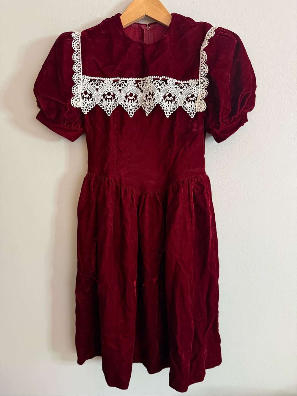 Gunne sax Girls 10 vintage dress Burgundy Velvet Dress with White Lace Bib